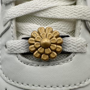 Love Golden Flower lace locks / Shoelace gold flower, flower shoe charm, Shoe Accessories, Sneaker Jewelry, flower Jewelry, Sneaker charms
