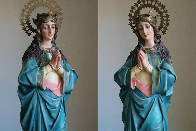 K&ouml;nnte beinhalten: Statue einer Frau mit langen braunen Haaren, die ein blaues Gewand mit goldenen Verzierungen und ein rosa Untergewand tr&auml;gt. Sie hat eine goldene Krone und einen Sternen-Heiligenschein. Ihre H&auml;nde sind zum Gebet gefaltet.