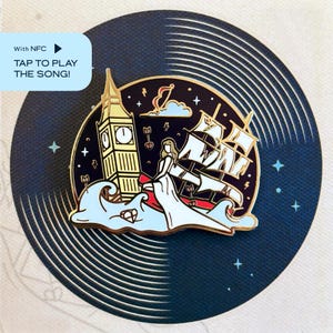 Épinglette en émail Lost in London brume, inspiré de la musique, joli cadeau inspiré de la musique pour elle, carte compatible NFC, badge à collectionner pour les fans de musique