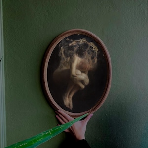Pintura de silueta gótica: placa ovalada de madera hecha a mano, arte mural victoriano oscuro