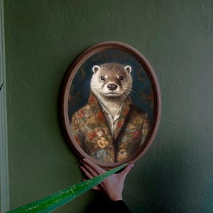 Victoriaans portret otter: vintage dierenmuurkunst in ovale houten lijst