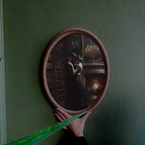 Arte victoriano de amantes bailando: placa ovalada de madera hecha a mano