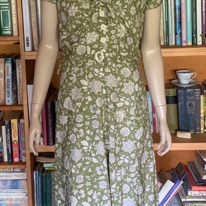Swing Kittens, check this out. A fabulous swing dress made from an original 1940s  pattern /  WW11 /  forties / rayon / green floral / 40’s