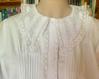 Vintage WHITE  nightshirt / Edwardian / cotton / nightwear / lace / original /vintage  / nightgown / Victorian / 1900s