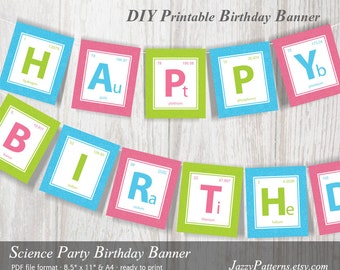 Peut inclure: Une bannière d'anniversaire imprimable sur le thème des sciences avec le mot « HAPPY BIRTHDAY » orthographié à l'aide des symboles chimiques des éléments. La bannière est composée de 10 carrés colorés avec des bordures blanches et du texte noir. Chaque carré présente le symbole et le nom d'un élément différent, comme « H » pour l'hydrogène, « Au » pour l'or, « Pt » pour le platine, « P » pour le phosphore, « B » pour le bore, « I » pour l'iode, « Ra » pour le radium, « Ti » pour le titane, « He » pour l'hélium et « D » pour le dysprosium.