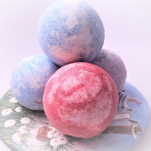 4 Ounce Bath bombs, CHOOSE YOUR FRAGRANCE, Large Bath bombs for Him and Her
