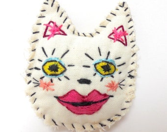 Glamorous kitty cat brooch 1