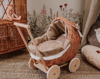 Premium rieten poppenwagen in beige of roze vintage kinderwagen voor peuters eco vriendelijk speelgoed cadeau voor 1e of 2e verjaardag