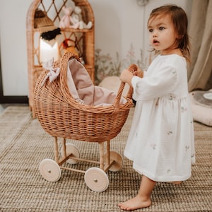 Rieten kinderwagen, natuurlijke roze of beige poppenwagen voor meisje, poppen kinderwagen speelgoed, hoge poppenwagen, perfect cadeau voor de 1e 2e verjaardag