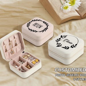 Portagioie da viaggio personalizzato, piccolo organizer quadrato per orecchini, scatola regalo personalizzata per damigelle d'onore, sorella e amiche, portagioie ad anello