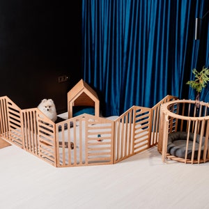 Set van 5 items: groot hondenhok, klein hondenhok, 5 panelen met hondenbox, hondenvoederbak en een hondenhok - salontafel. Hondenkennel