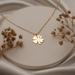 Gepersonaliseerde 14K vergulde klaverketting: geluksbloemhanger