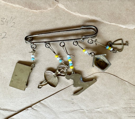 Vintage Charm Pin / Safety Pin Brooch / Retro Jew… - image 5