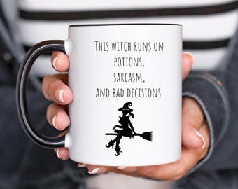 Taza de bruja que corre con pociones: Divertida taza de café sarcástica de Halloween