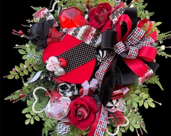 Classic Romance Valentines Wreath - Black and Red Heart Wreath