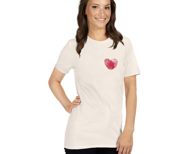 Fingerprint Heart T-Shirt – Minimalist Love Tee – Gift for Her – Unique Heart Shirt – Simple Graphic Tee – Everyday Cotton T-Shirt
