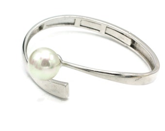 Sterling Silver Hinged Bangle Bracelet Faux Pearl Accent Modernist Avant Garde Shiny Silver