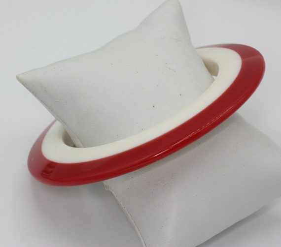 Mod Red and White Bangle Bracelet Flying Saucer S… - image 5