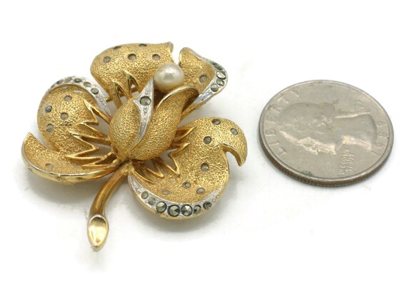 CoroCraft Marcasite and Faux Pearl Brooch Gold To… - image 7