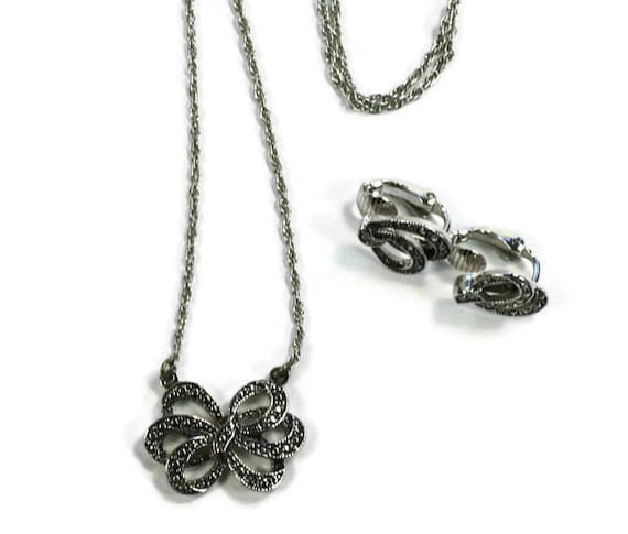 Avon Faux Marcasite Bow Necklace and Earrings Set… - image 9