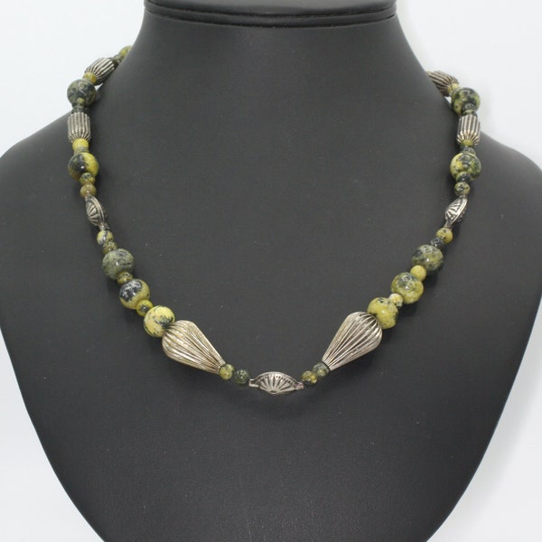 Vintage Green Stone Bead Necklace: Silver Tone Accents