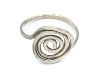 Sterling Silver Swirl Design Ring Size 12 Artisan Modernist Unisex Vintage