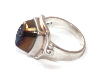 Druzy Quartz Ring Blue Iridescent Stone Sterling Silver Scrollwork Signed Sajen Size 7 Vintage