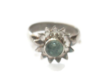 Green Tourmaline and Sterling Ring Starburst Design Size 5 3/4 Southwest Boho Vintage