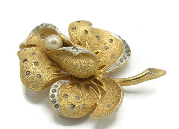 CoroCraft Marcasite and Faux Pearl Brooch Gold To… - image 1