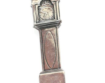 Sterling Silver Grandfather Clock Pin Brooch Figural Old Fashioned Clock Vintage