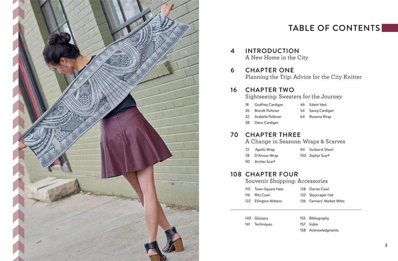 Puede incluir: Una mujer sostiene una bufanda gris y blanca estampada, con una falda burdeos y tacones negros. La imagen tambi&eacute;n muestra una tabla de contenidos de un libro, con cap&iacute;tulos sobre su&eacute;teres, chales y accesorios.