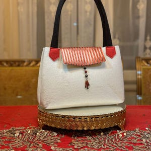 Felted Shoulder Bag with Unique Design,  Handmade Feld Handbag, Premium Felted Bag, Women’s Shoulder Bag, Gift for Mom, Felt Handbag