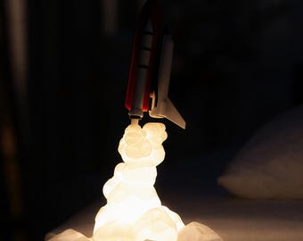 Lámpara de noche LED con efecto de lanzamiento de transbordador espacial (grande, con humo iluminado y alimentación por USB)