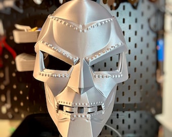 Réplica de la máscara del Dr. Doom Vengadores: Doomsday Robert Downey Jr. Cosplay Los 4 Fantásticos