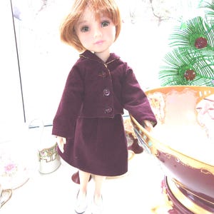 Vestido y chaqueta de pana color arándano. Para muñecas Ruby Red Fashion Friends de 14.5. Mi diseño y patrón.