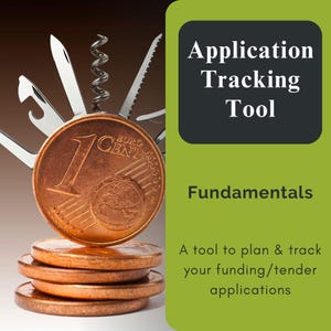 Puede incluir: Una multiherramienta con un sacacorchos, una moneda y el texto "Application Tracking Tool" y "Fundamentals" sobre un fondo verde. El texto debajo del título dice "Una herramienta para planificar y hacer un seguimiento de sus solicitudes de financiación/licitación."