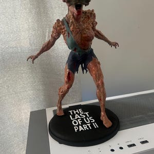 The Last of Us Clicker Figure – Detailed Horror Game-Inspired Clicker Collectible Statue – Perfect Gift for Fans of The Last of Us and Zombi