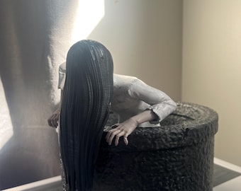 Figura de Samar pintada a mano: El Anillo, decoración fantasmal espeluznante