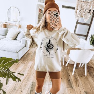 Sudadera vintage de Dramione con esposas - Merchandising literario discreto para el Día de la Madre para fans de Draco Booktok / amantes de los libros románticos Caja de regalo de primavera imagen 9