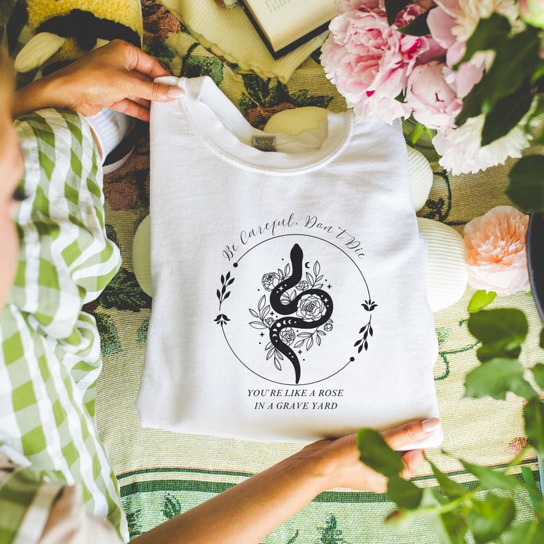 Sudadera vintage de Dramione con esposas - Merchandising literario discreto para el Día de la Madre para fans de Draco Booktok / amantes de los libros románticos Caja de regalo de primavera imagen 10