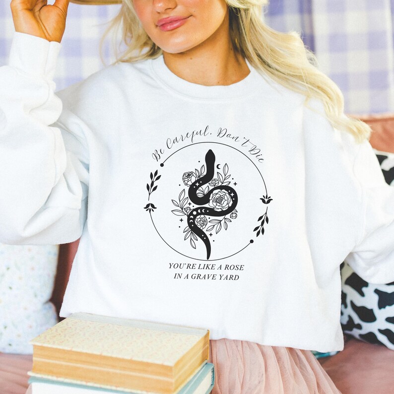 Sudadera vintage de Dramione con esposas - Merchandising literario discreto para el Día de la Madre para fans de Draco Booktok / amantes de los libros románticos Caja de regalo de primavera imagen 14