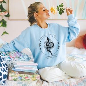 Sudadera vintage de Dramione con esposas - Merchandising literario discreto para el Día de la Madre para fans de Draco Booktok / amantes de los libros románticos Caja de regalo de primavera imagen 12