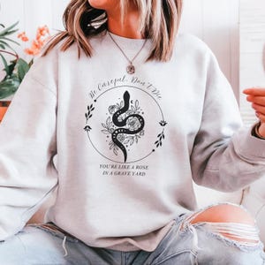 Sudadera vintage de Dramione con esposas - Merchandising literario discreto para el Día de la Madre para fans de Draco Booktok / amantes de los libros románticos Caja de regalo de primavera imagen 18