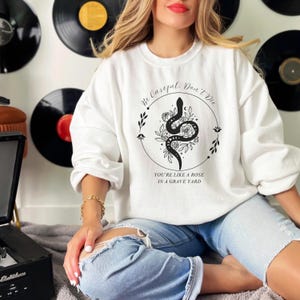 Sudadera vintage de Dramione con esposas - Merchandising literario discreto para el Día de la Madre para fans de Draco Booktok / amantes de los libros románticos Caja de regalo de primavera imagen 17