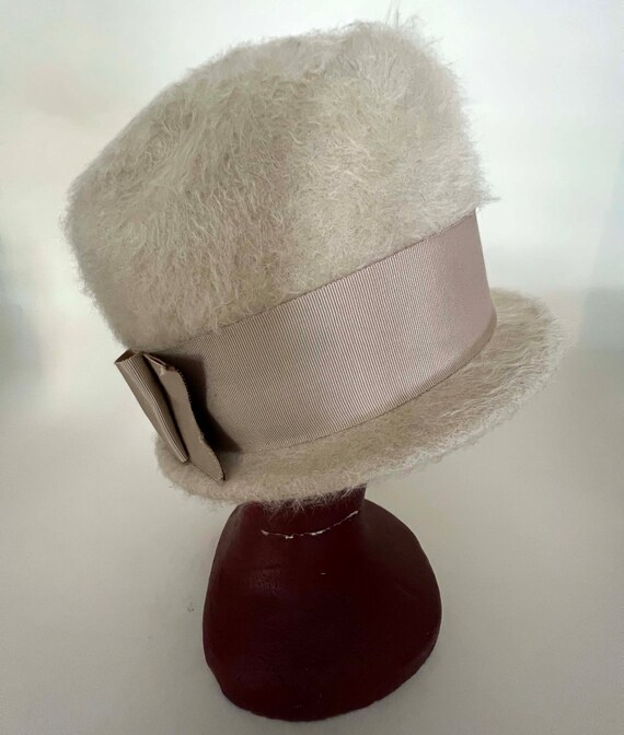 Vintage 1960s White Mohair Wool Cloche Hat, Gene … - image 5