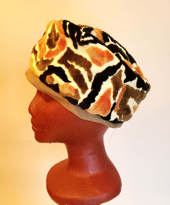 Tapestry 1950s 60s Pillbox Hat, Velvet Damask, Va… - image 4