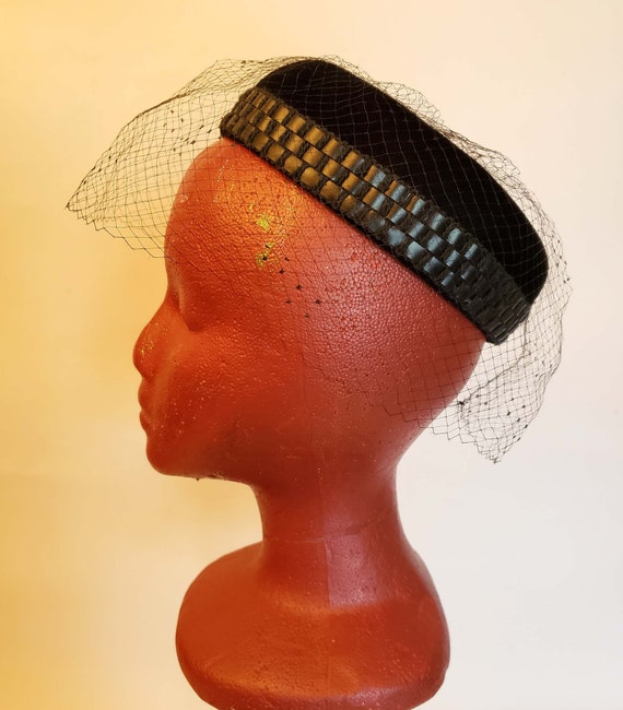 1950s Black Velvet Pillbox Hat, Dotted Netting, O… - image 2