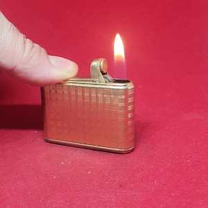 Briquet Colibri plaqué or avec pierre blanche