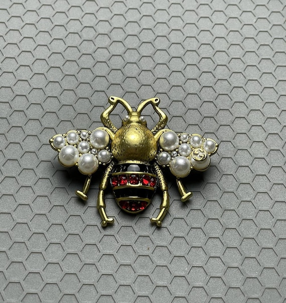 GUCCI bee ピアス ラインストーン パール GUCCI bee ピアス ラインストーン パール