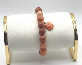 Coral Beaded Bracelet with Seashell Charm – Handmade Beach Jewellery – Stretch Bracelet for Women